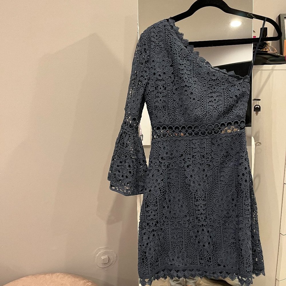 Blue lace dress Never Worn TAG STILL ATTACHED Size: 6